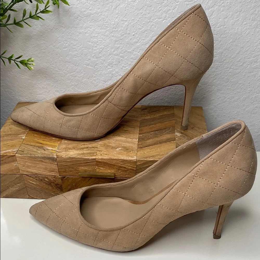 Ann Taylor Pump Heels Pointed Toe 3 Inch Wrapped Heel Quilted Tan Suede Size 9.5